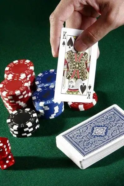 Người dùng Việt Nam đặt kèo bóng đá trực tuyến trên điện thoại tại fe88